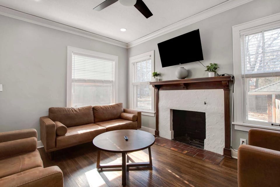 2 Bed 1 Bath Property in College Hill with Garage House in Wichita