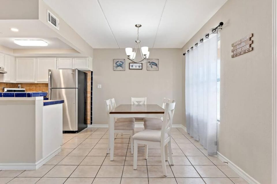 2 Bed 1 Bath Condo By Beach & Entertainment House in South Padre Island