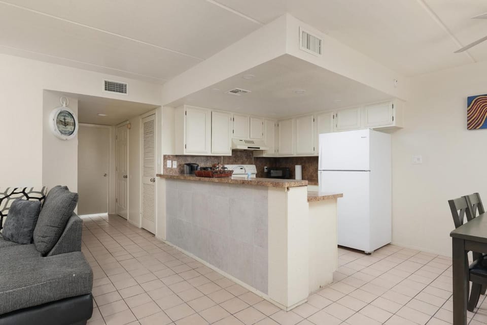 Lovely 2 Bed 2 Bath 2nd Floor Condo By Beach House in South Padre Island