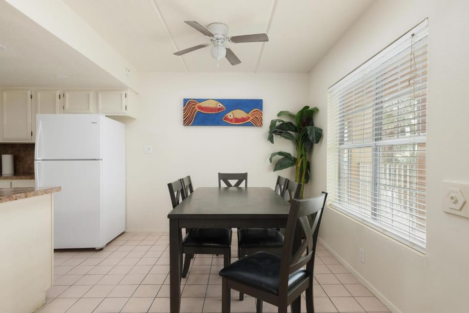 Lovely 2 Bed 2 Bath 2nd Floor Condo By Beach House in South Padre Island