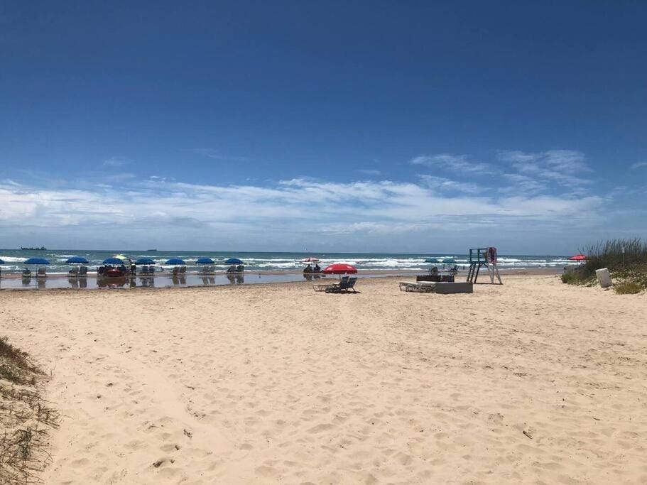 Lovely 2 Bed 2 Bath 2nd Floor Condo By Beach House in South Padre Island