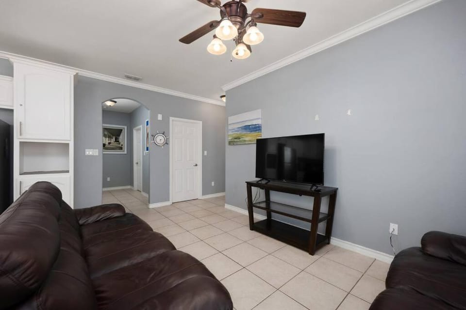 Luxury 3 Bed 2 Bath 2nd Floor Condo By Beach House in South Padre Island