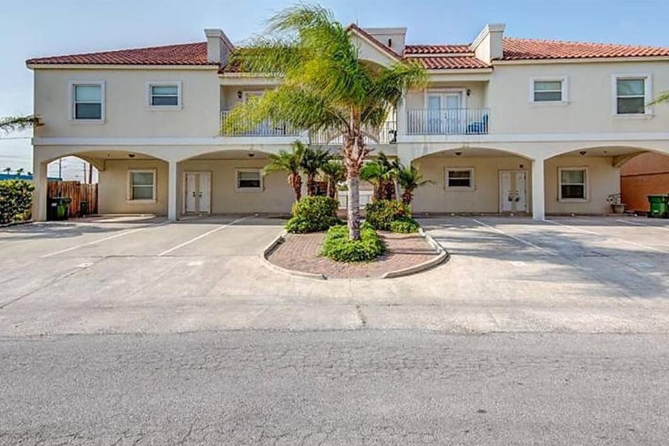 1st Floor 2 Bed 2 Bath Condo w Pool By Beach House in South Padre Island