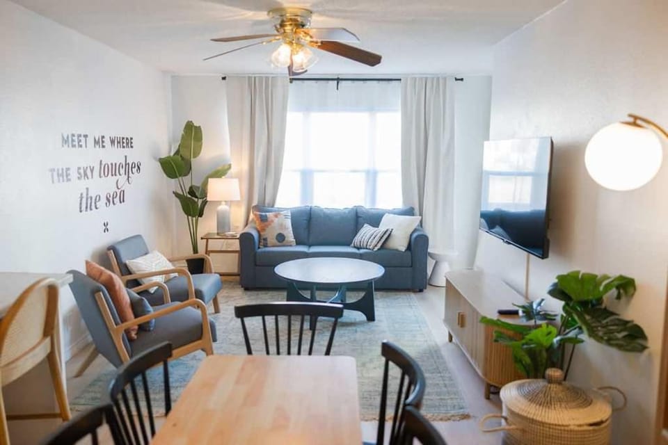 1st Floor 1 Bedroom Condo near Beach w Pool House in South Padre Island