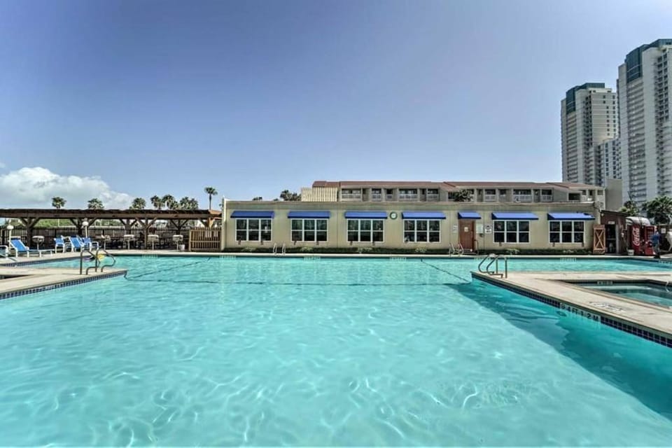 1 Bedroom Studio Near Beach w Pool & Amenities House in South Padre Island