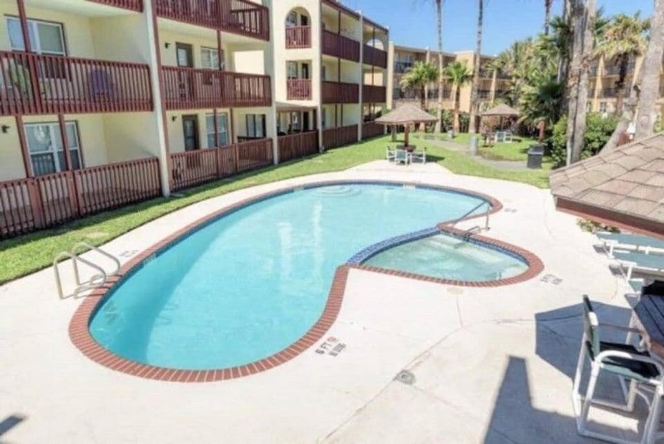1st Floor 2 Bd 2 Ba Condo w Beach View& Pool House in South Padre Island
