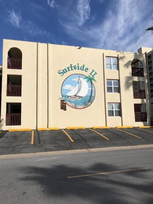1st Floor 2 Bd 2 Ba Condo w Beach View& Pool House in South Padre Island