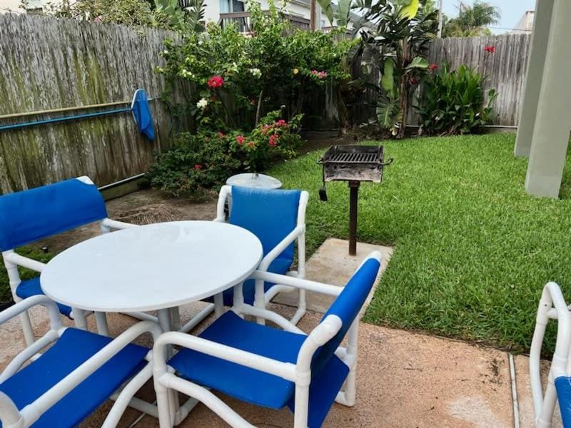 2 Bed 2 Bath 1st Floor Condo By Beach w Pool House in South Padre Island
