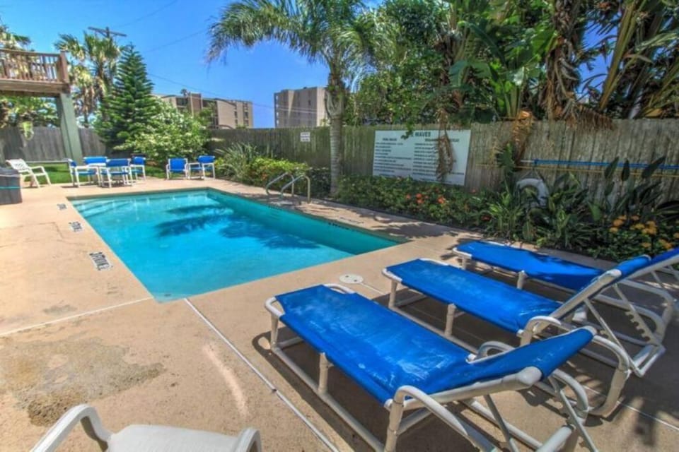 2 Bed 2 Bath 1st Floor Condo By Beach w Pool House in South Padre Island