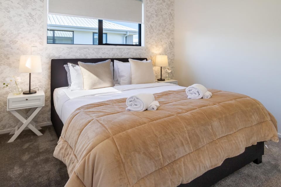 Bed, Decorative detail, Bedroom