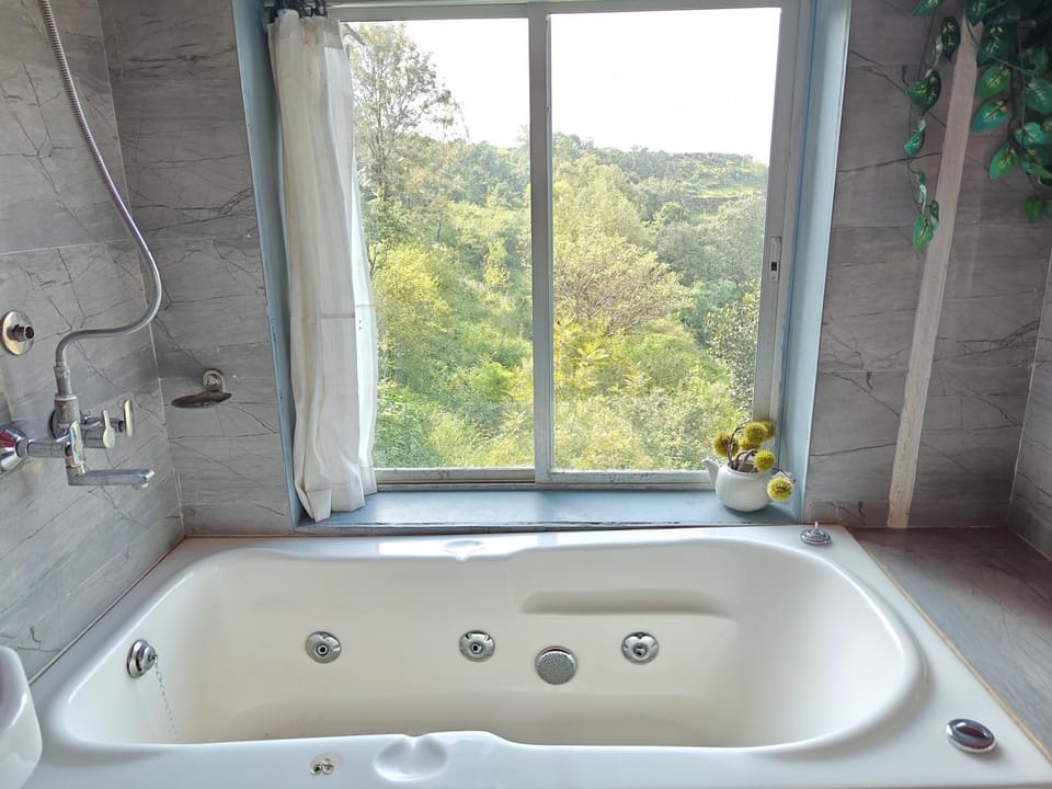 Hot Tub, Bathroom, Mountain view, Bath