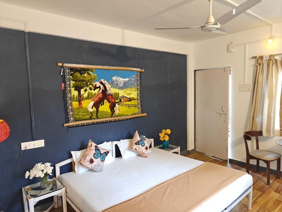Bed, Photo of the whole room, Decorative detail