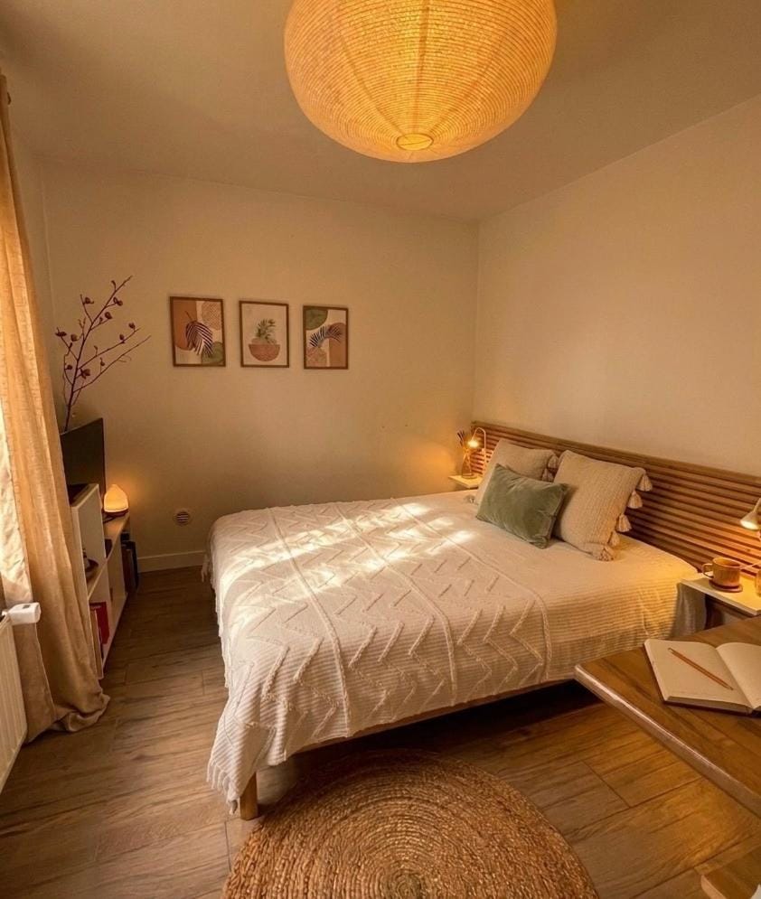 Escale Cosy jacuzzi et terrasse Apartment in Pontoise