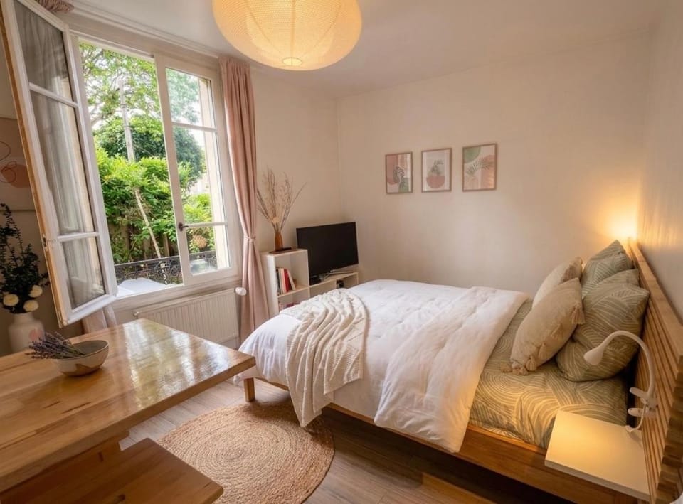 Escale Cosy jacuzzi et terrasse Apartment in Pontoise