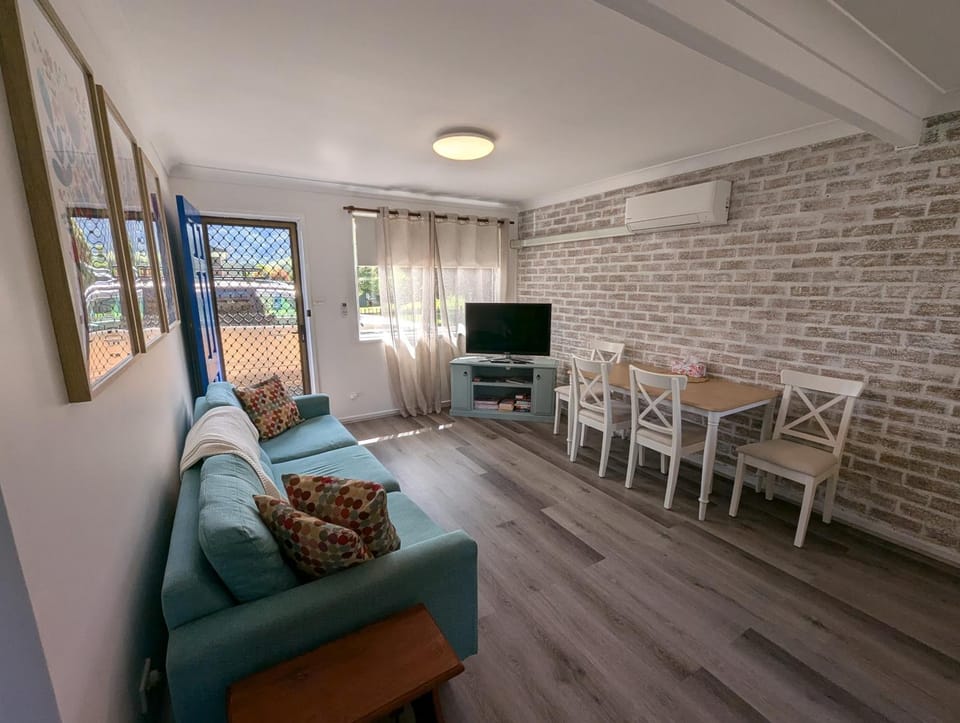 TV and multimedia, Living room, Seating area, Dining area, Evening entertainment