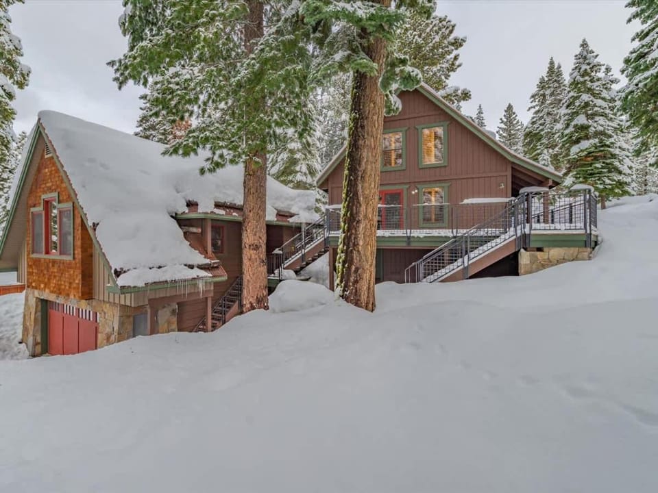 Hillside Retreat House in Tahoe Vista