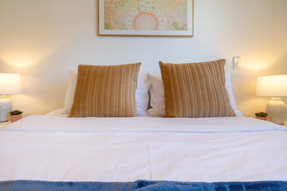 Bed, Decorative detail, Bedroom