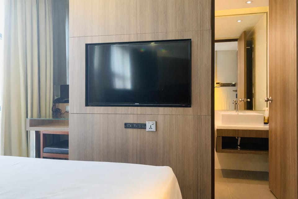 Amrise Hotel Kitchener, Check In 9PM, Check Out 8AM Hotel in Singapore