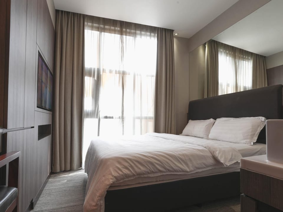Amrise Hotel Kitchener, Check In 9PM, Check Out 8AM Hotel in Singapore