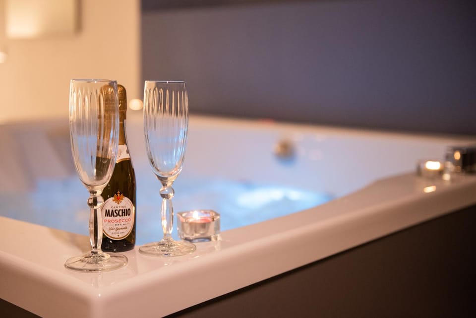 Hot Tub, Hot Tub, Drinks