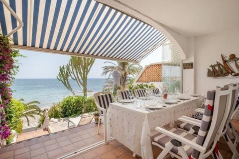 Patio, Dining area
