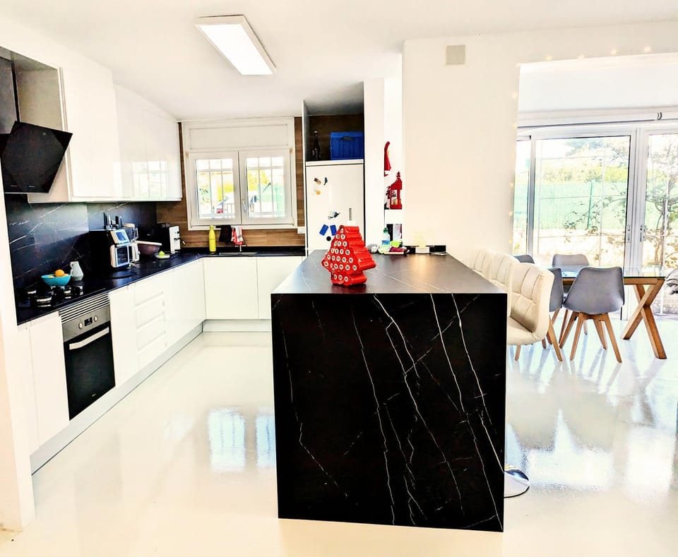 Kitchen or kitchenette, dishwasher, minibar, oven, pet friendly, stove