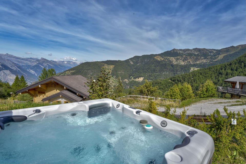 Hot Tub, Balcony/Terrace, Mountain view