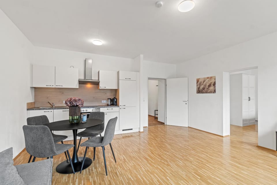 Kitchen or kitchenette, Living room, Seating area, Dining area, oven, pet friendly, stove