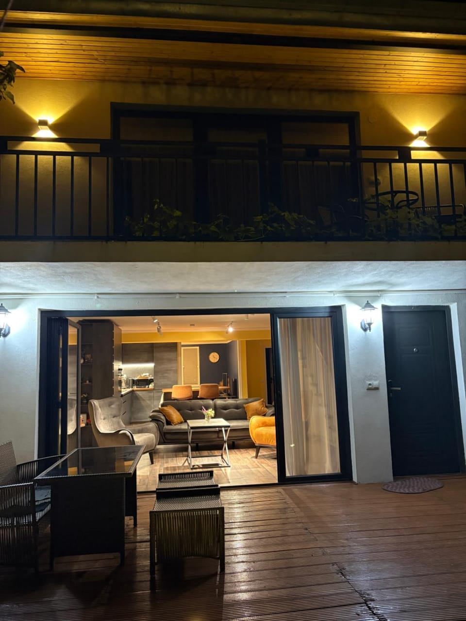 Ideally located spacious 3 bedroom house Apartment in Georgia