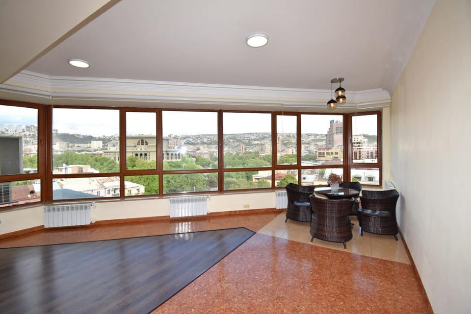 Mesrop Mashtots Avenue, 3 bedrooms Grand & Sunny apartment MA999 Apartment in Yerevan