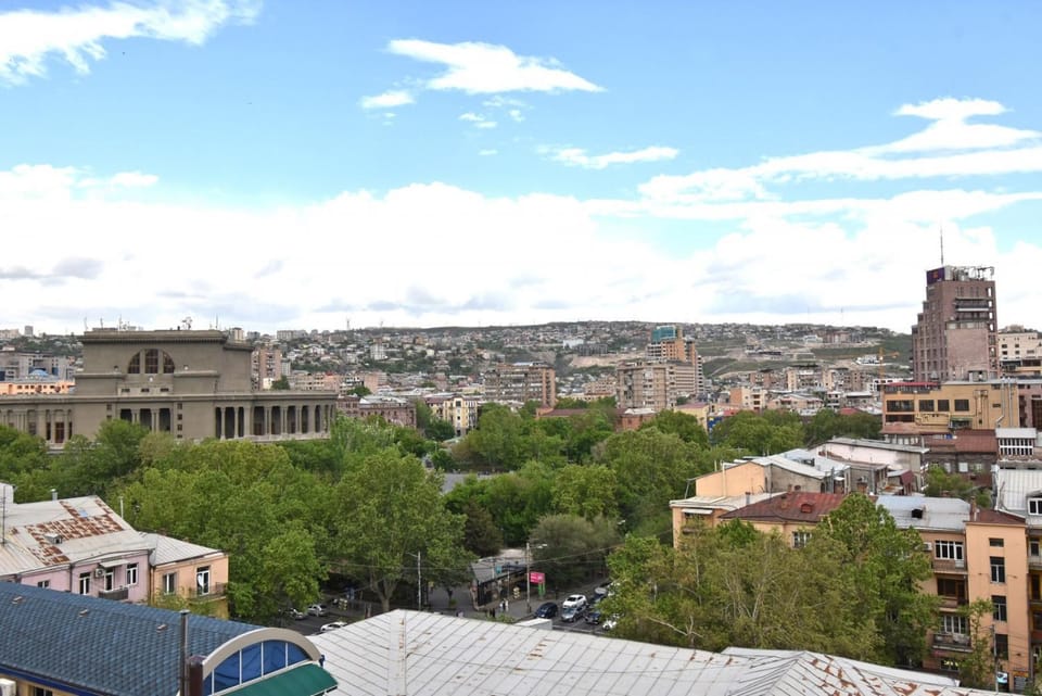 Mesrop Mashtots Avenue, 3 bedrooms Grand & Sunny apartment MA999 Apartment in Yerevan