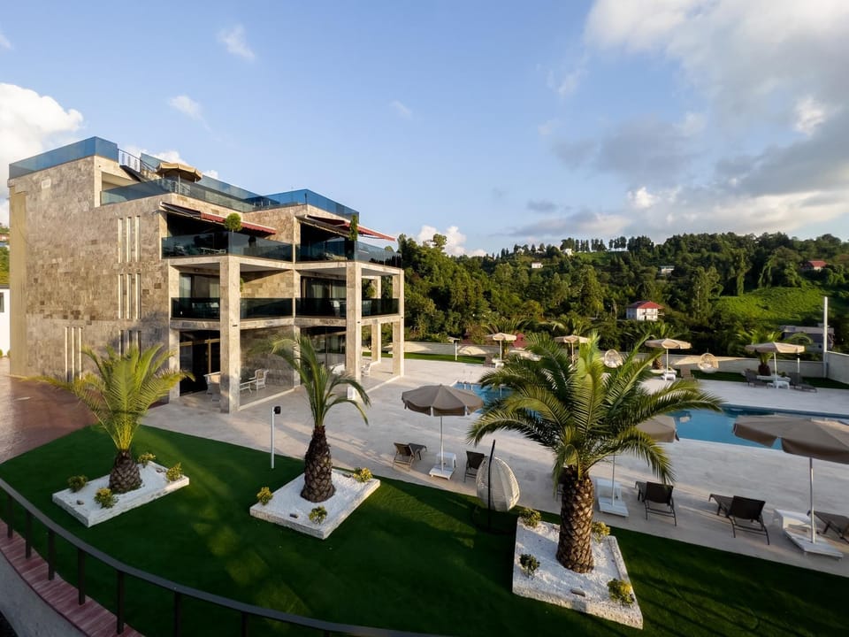 Property building, Day, Garden, Garden view, Pool view, sunbed