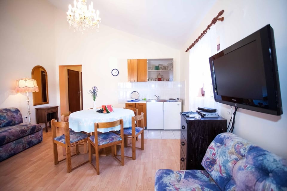 Facade/entrance, Living room, Dining area