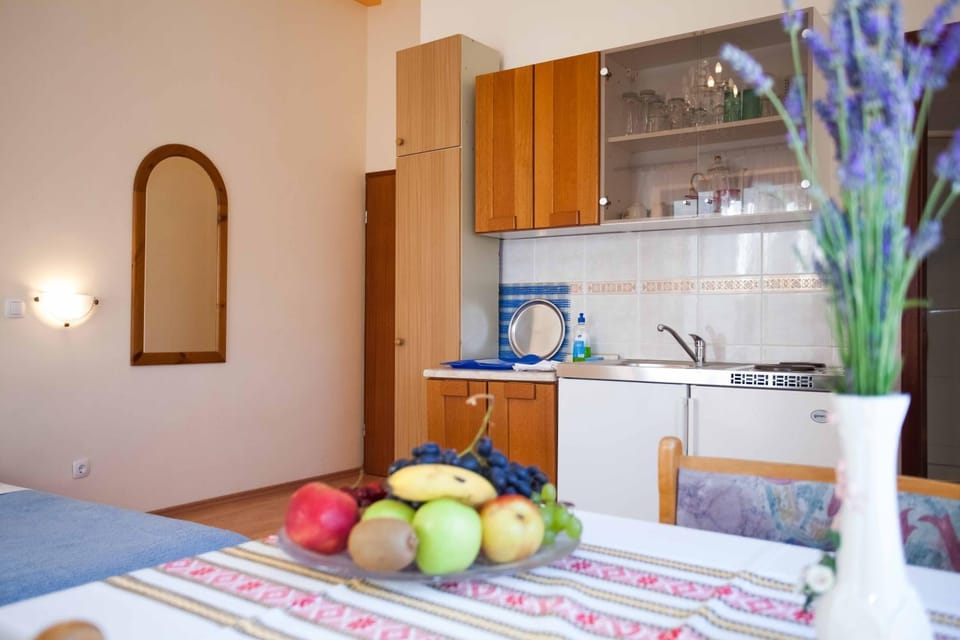 Facade/entrance, Kitchen or kitchenette