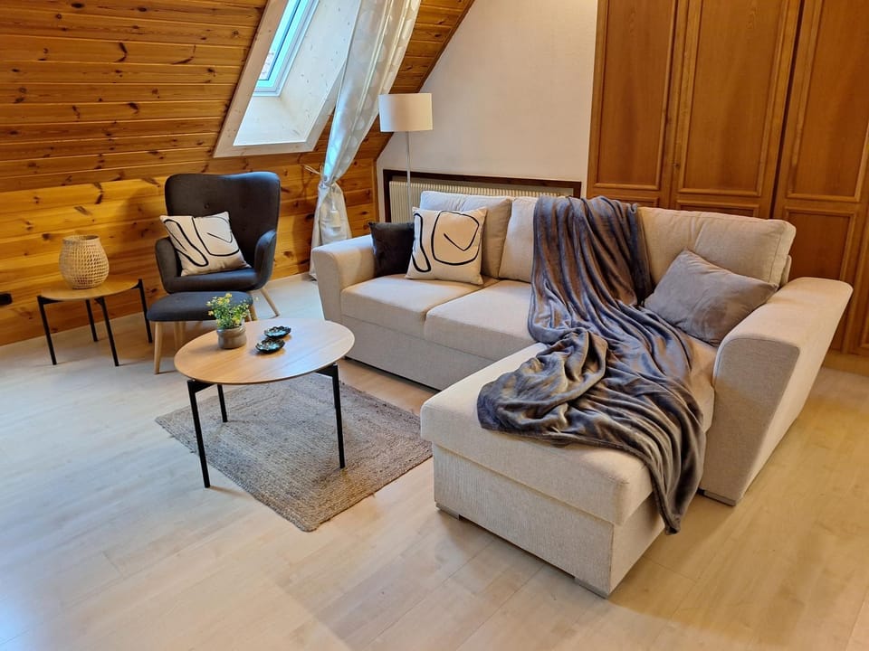 Living room, Seating area