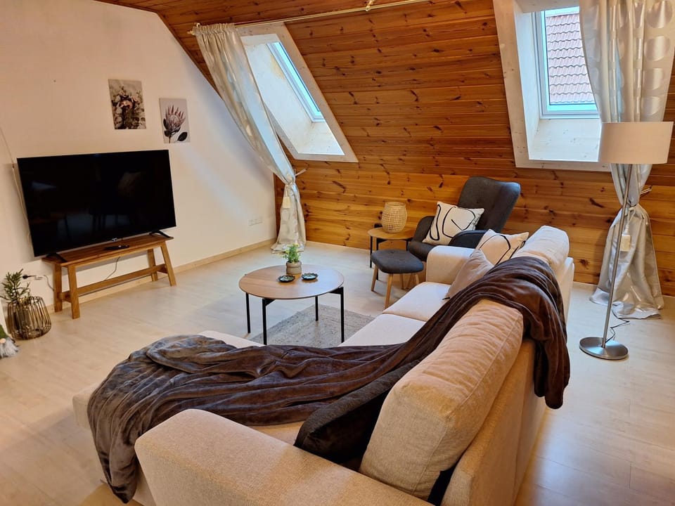 Communal lounge/ TV room, Living room, Seating area
