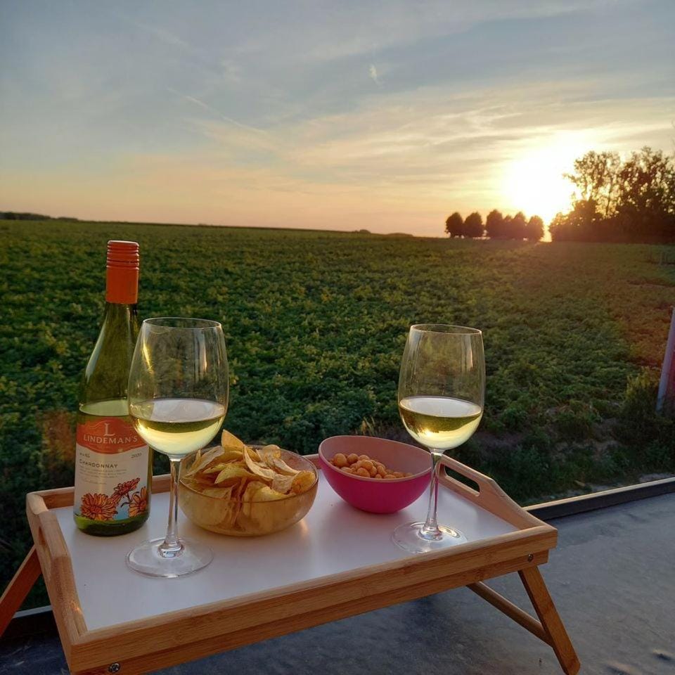 Day, Natural landscape, Food and drinks, Dining area, Garden view, Drinks, Sunset