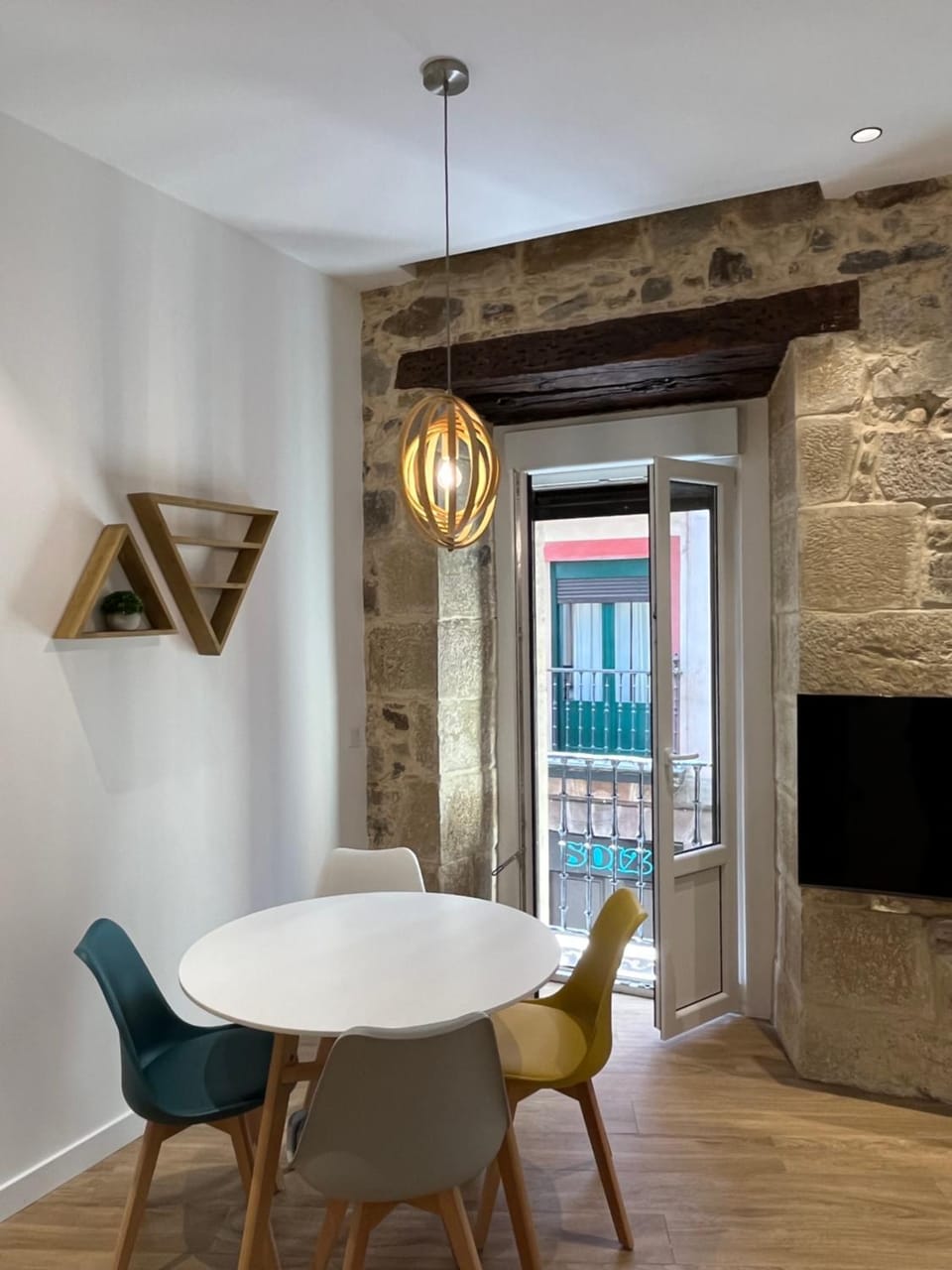 TV and multimedia, Dining area