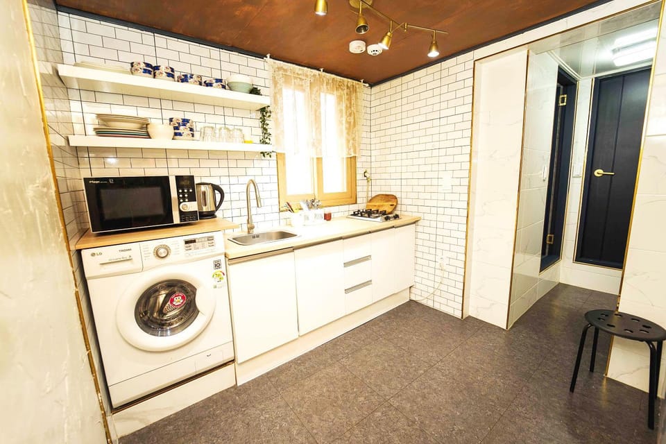 Kitchen or kitchenette, stove, washing machine