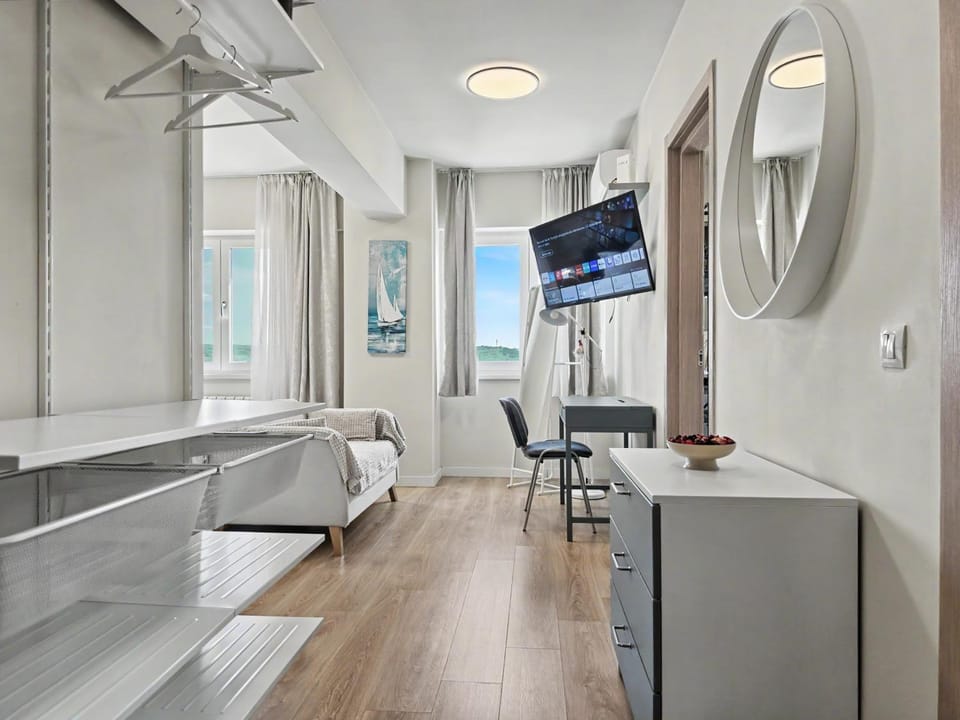 TV and multimedia, Living room, Photo of the whole room, Seating area, wardrobe, air conditioner