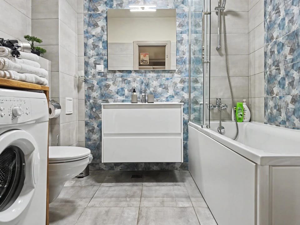 Shower, Toilet, Bathroom, Bath, towels, washing machine, dryer