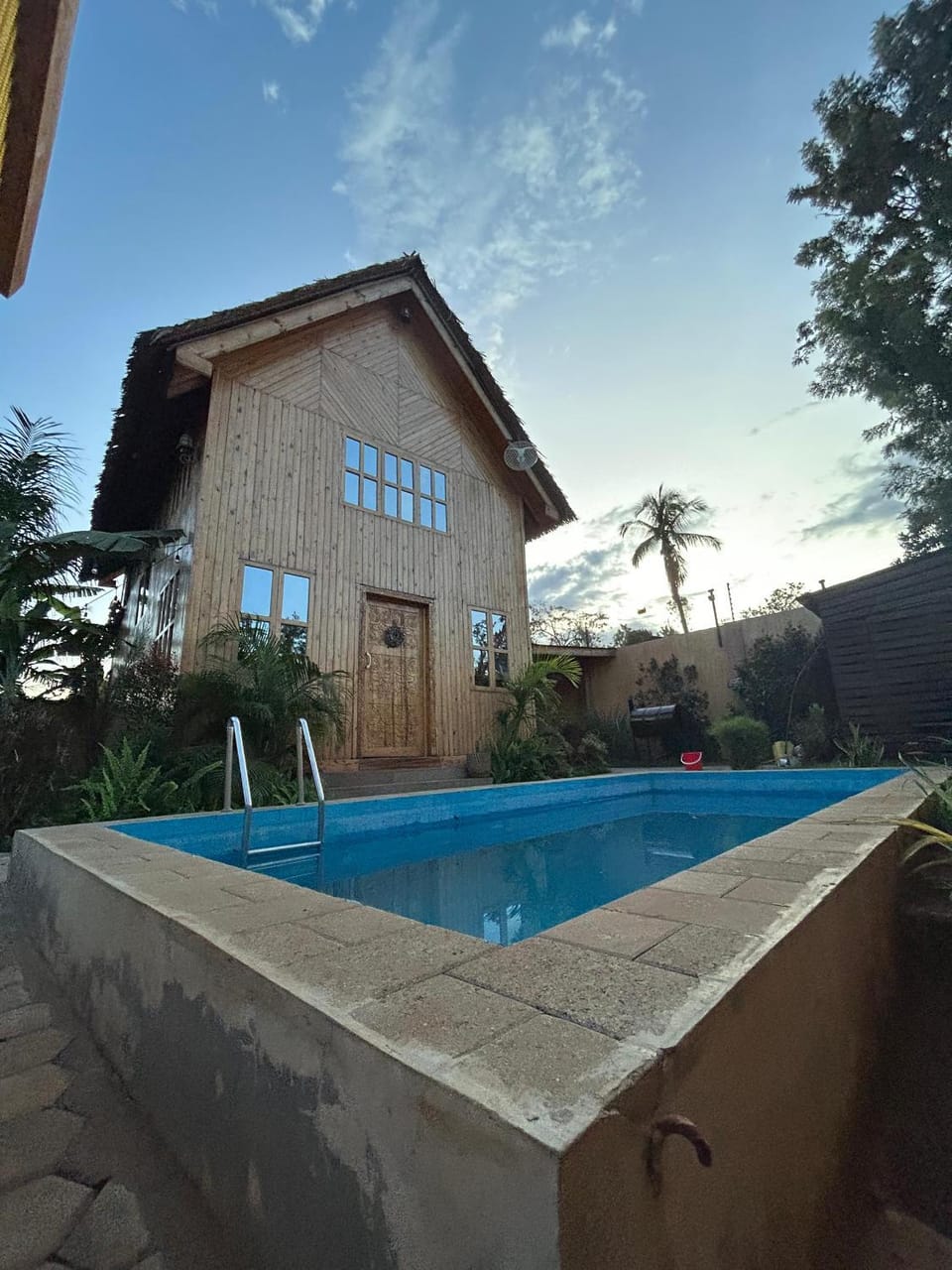 Property building, Day, Pool view, Swimming pool