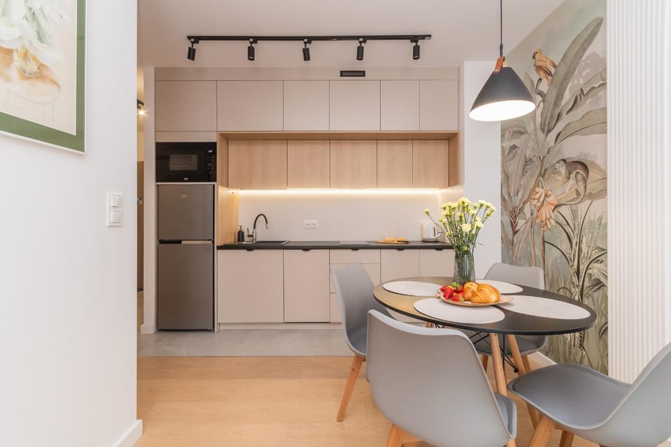 Kitchen or kitchenette, Dining area, stove