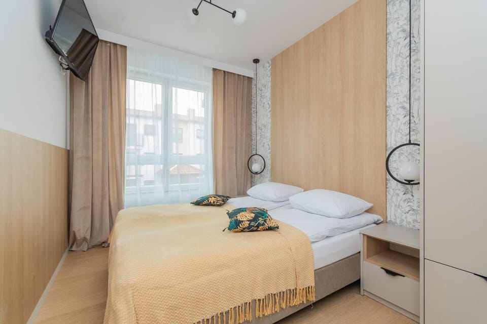Bed, TV and multimedia, Bedroom, wardrobe