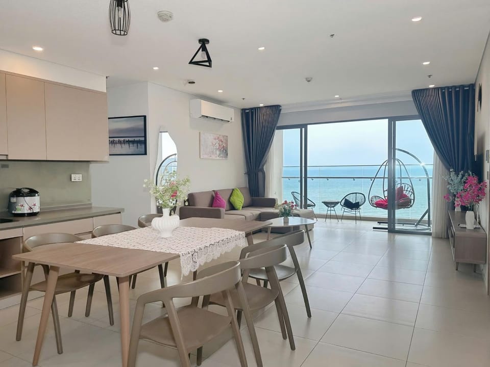 Natural landscape, Living room, Seating area, Dining area