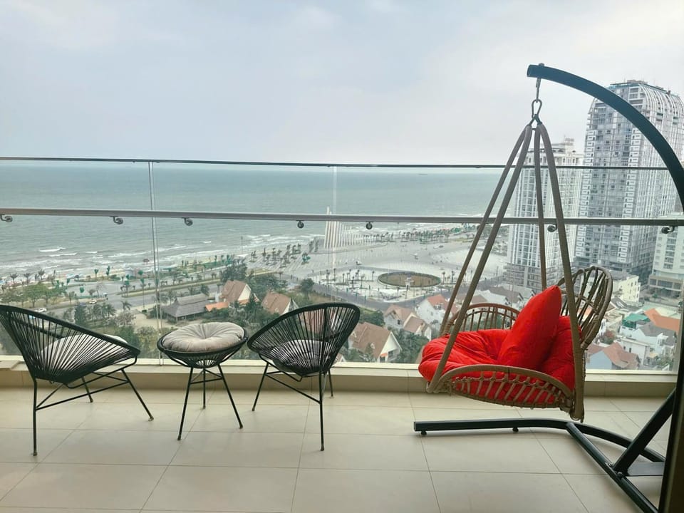 Natural landscape, Balcony/Terrace, Living room, City view