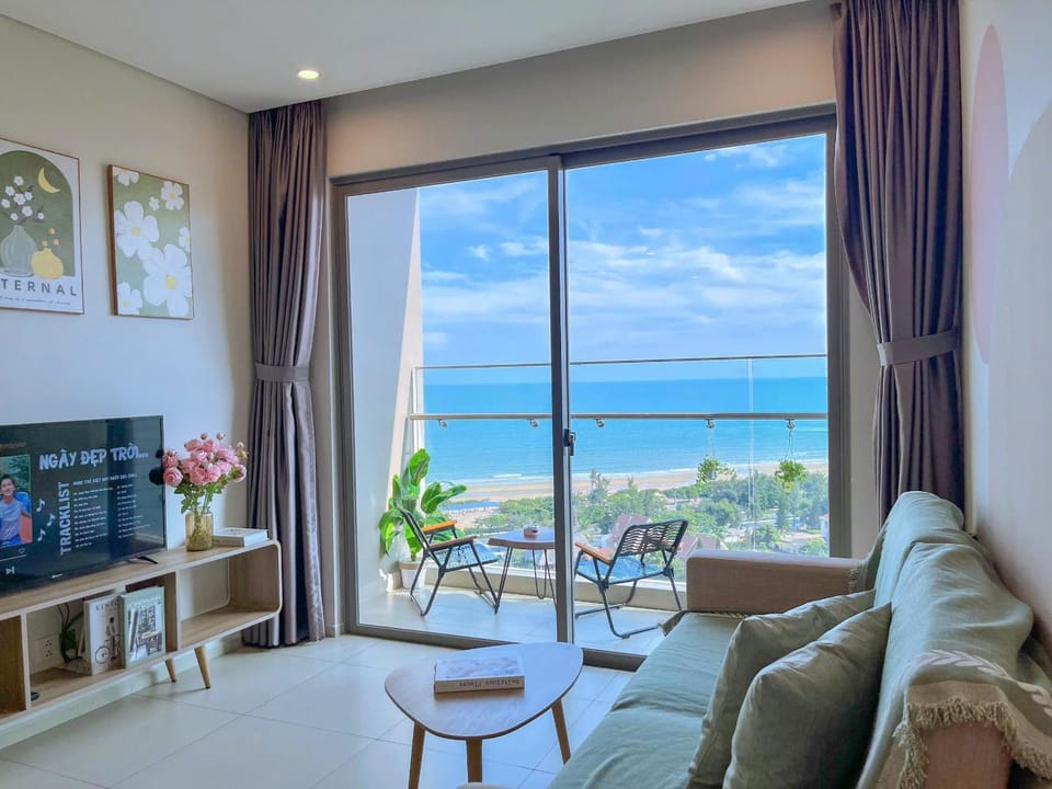 Communal lounge/ TV room, Natural landscape, Living room, Dining area