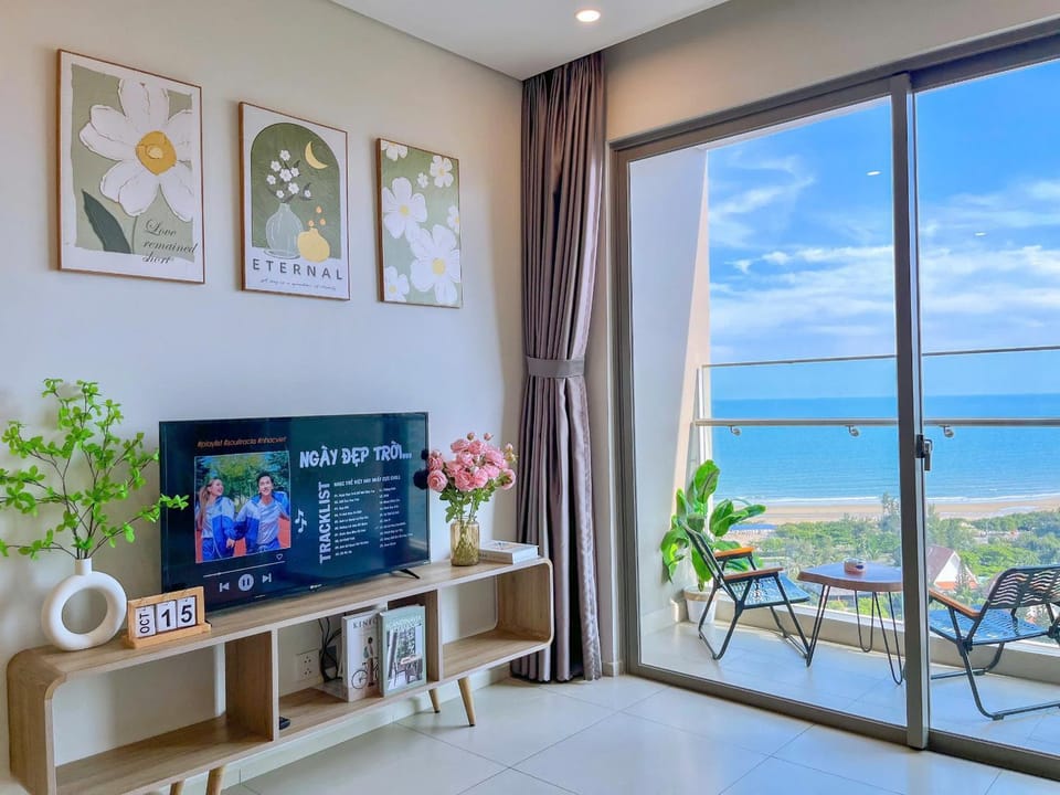 TV and multimedia, Seating area, Dining area, Sea view