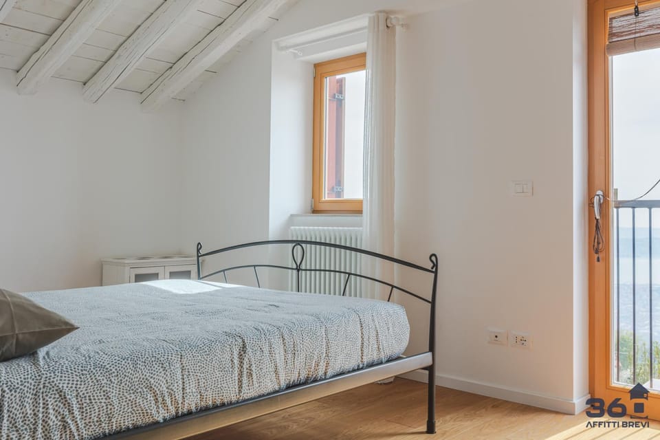 Bed, Natural landscape, Photo of the whole room, Bedroom, internet