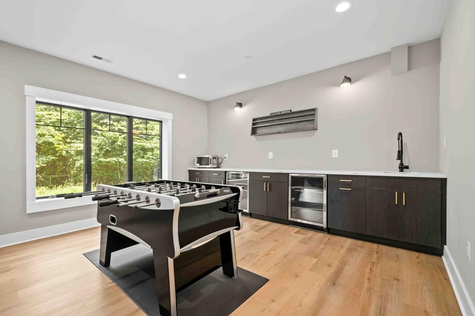 Game Room, Kitchen or kitchenette, Garden view, microwave